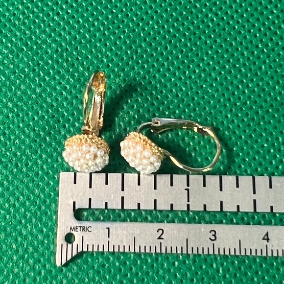 Pearl Cluster Gold Tone Leverback Pierced Earrings - Picture 3 of 3